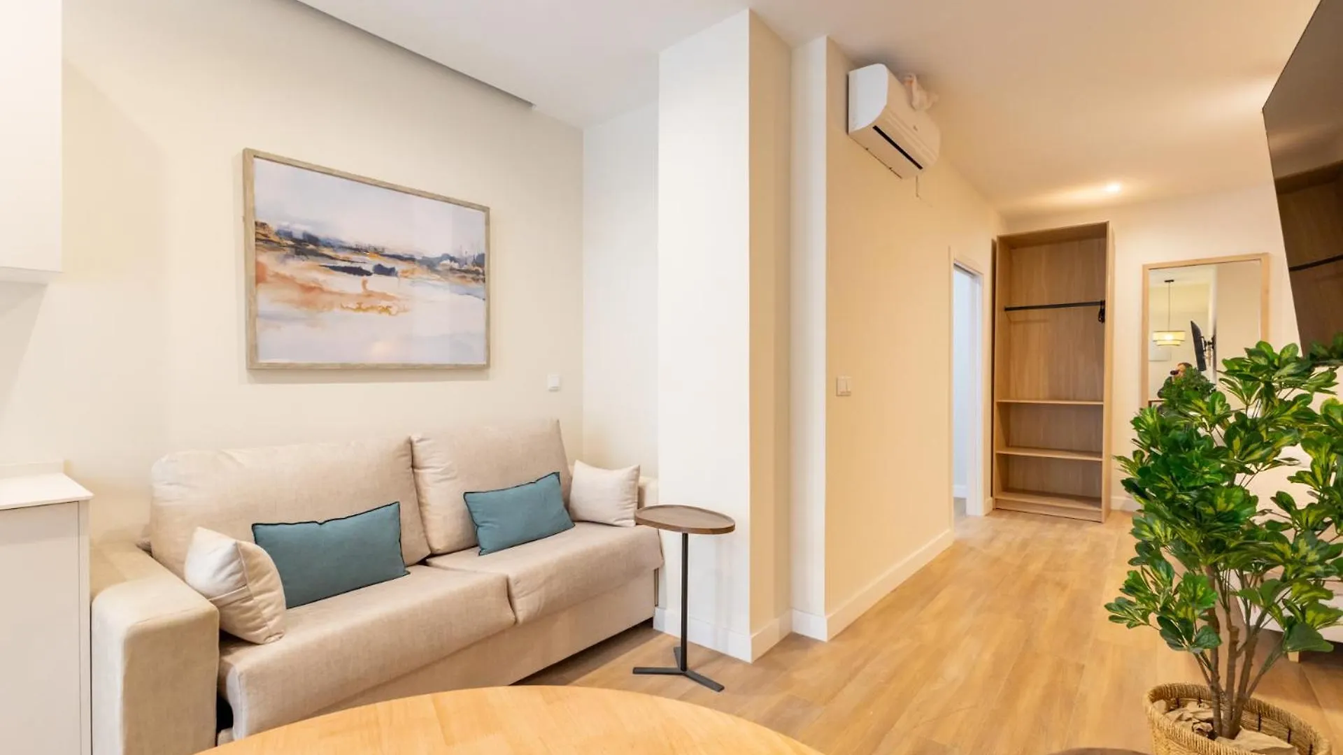 Acacias City Center By Valcambre Sevilla 0*,